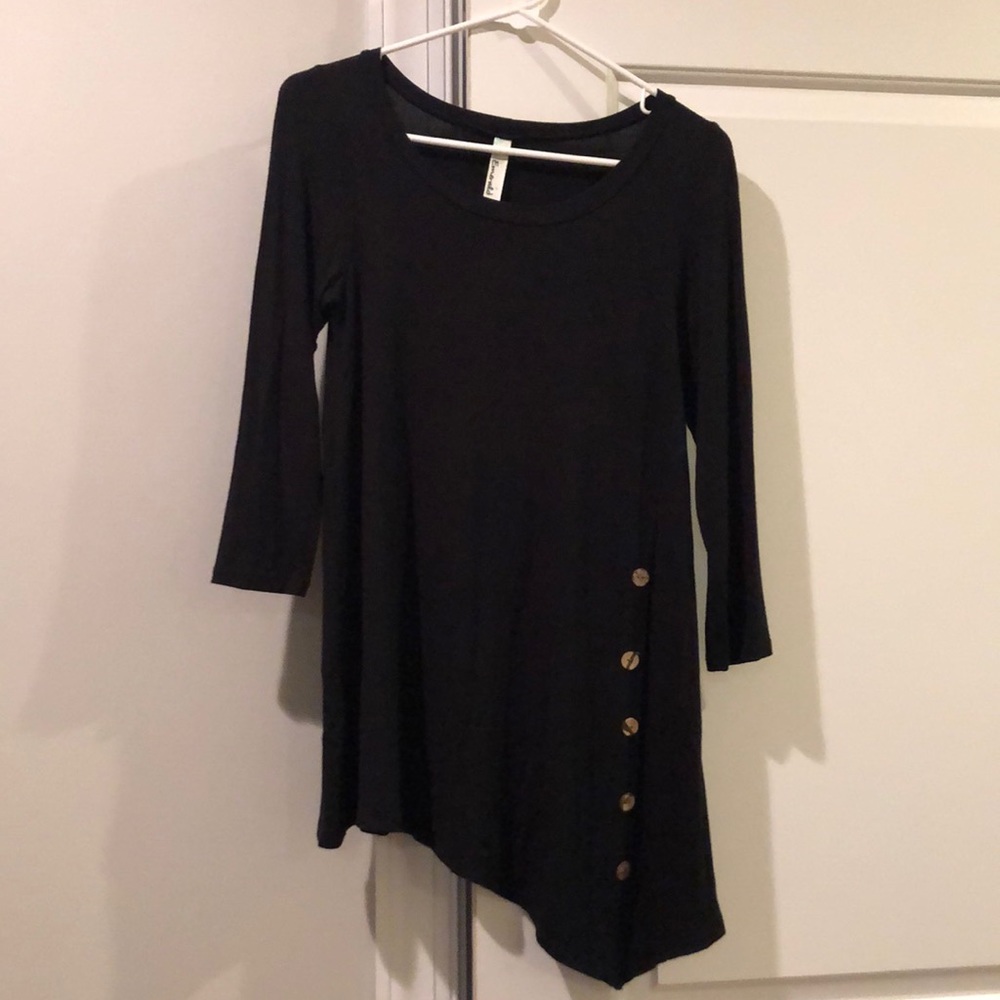Asymmetric black knit shirt